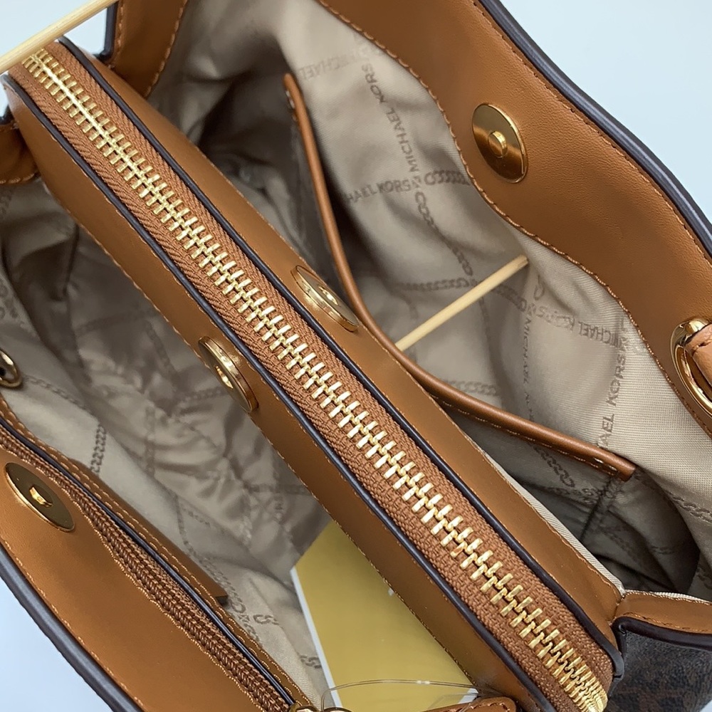 MICHAEL KORS
Camille Small Satchel / Crossbody BROWN
SIGNATURE COLOR - Picture 12 of 16